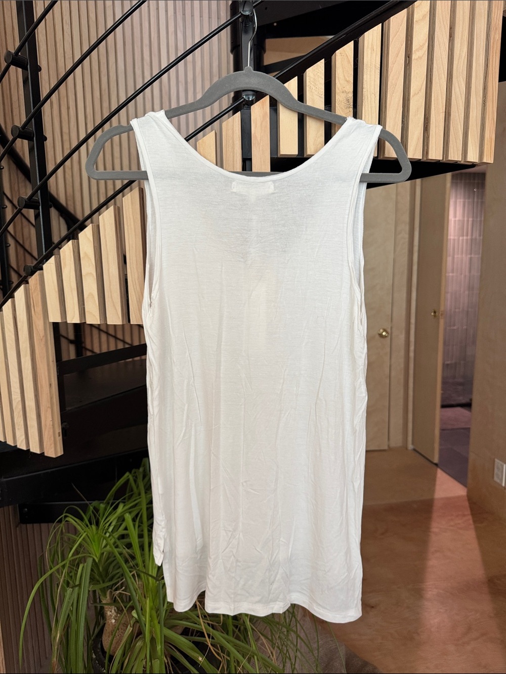 Joah Brown White Layered Scoop Neck Tank - Picture 2 of 4